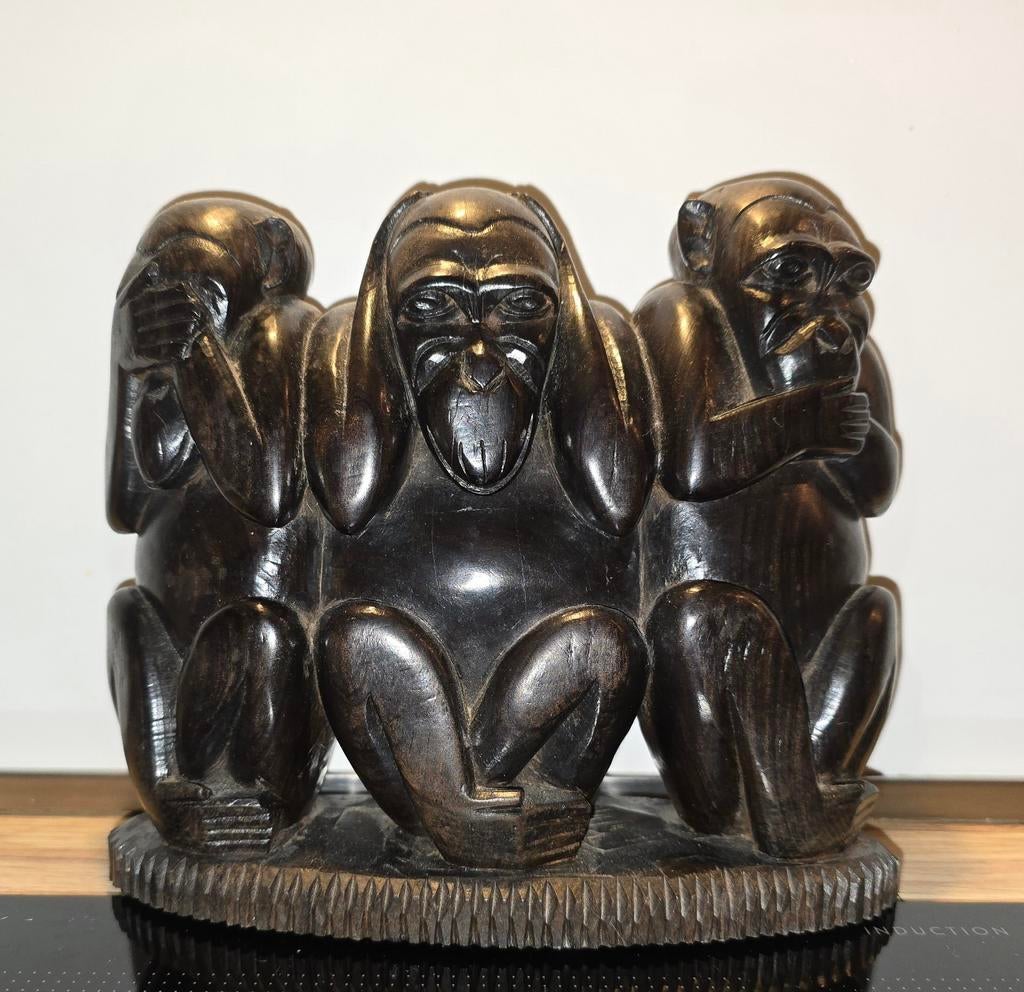 Ebbenhouten beeldengroep Horen, Zien, Zwijgen, Ophalen