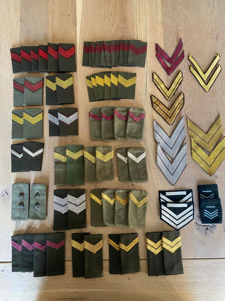 Diverse militaire rangonderscheidingstekens, Verzamelen, Militaria | Algemeen, Ophalen of Verzenden, Overige soorten, Overige gebieden