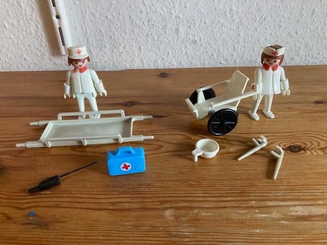 Playmobil vintage dokter 3361 en zuster 3362 jaren 70 oud, Ophalen of Verzenden, Gebruikt, Complete set