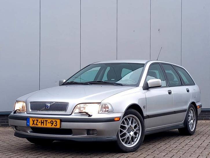 Volvo V40 2.0i Turbo | Voll. Dealeronderhouden, Auto's, Volvo, Particulier, V40, Airbags, Airconditioning, Boordcomputer, Centrale vergrendeling