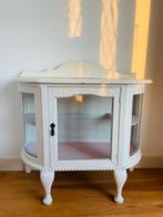 Antieke vitrinekast, wit met roze accenten, Huis en Inrichting, Kasten | Vitrinekasten, Gebruikt, 100 tot 150 cm, 25 tot 50 cm