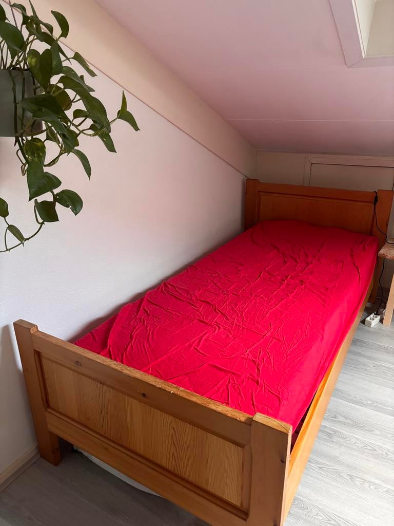 Houten eenpersoonsbed met lattenbodem, Huis en Inrichting, Slaapkamer | Bedden, Ophalen, Gebruikt, 90 cm, Eenpersoons