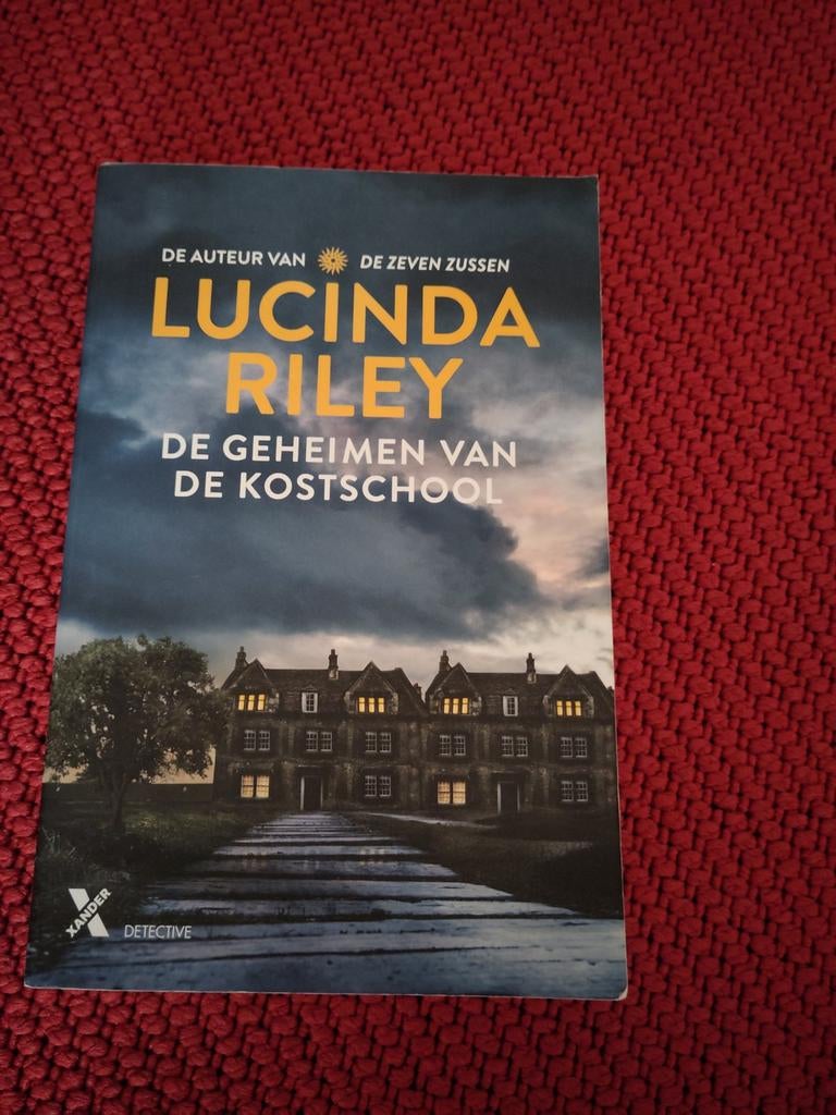 Lucinda Riley - De Geheimen van de Kostschool, Ophalen of Verzenden, Gelezen, Lucinda Riley