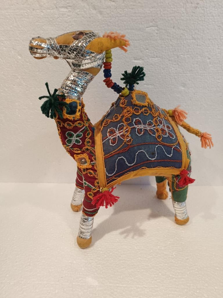 Vintage Decoratieve Kameel - Handgemaakt Textiel, Verzamelen, Dierenverzamelingen, Ophalen of Verzenden, Gebruikt, Overige soorten