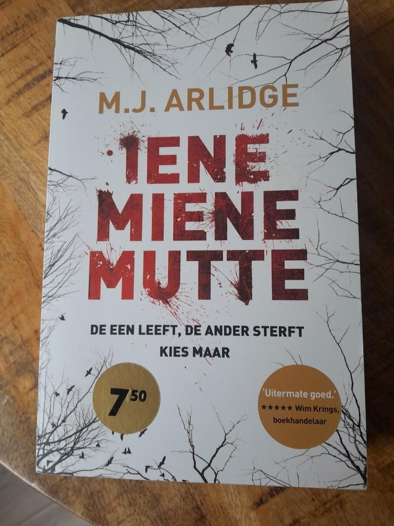 Iene Miene Mutte - M.J. Arlidge (gelezen, goede staat), Boeken, Ophalen of Verzenden, Gelezen, M.J. Arlidge