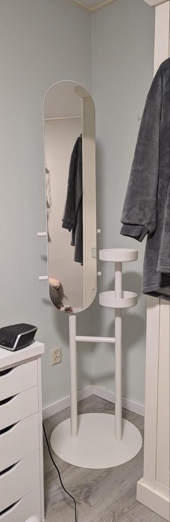 IKEA Witte staande spiegel met kledingrek en opbergplankjes, Ophalen of Verzenden, Zo goed als nieuw, 50 tot 75 cm, 150 tot 200 cm