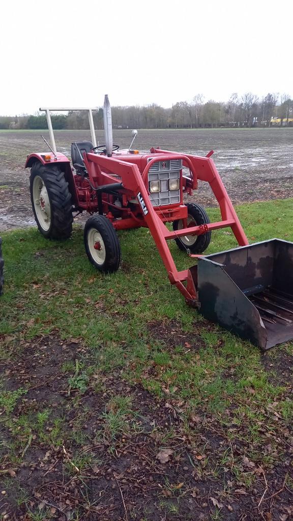 International 383  Ford 8240, Zakelijke goederen, Agrarisch | Tractoren, Ford, 80 tot 120 Pk, Gebruikt, Ophalen