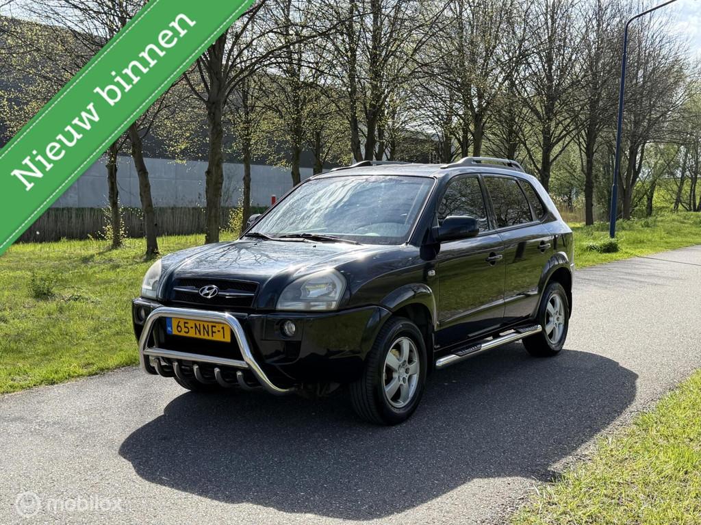 Hyundai Tucson 2.0i Active*LEDER*STOELVERWARMING*TREKHAAK, Gebruikt, 4 cilinders, Stoelverwarming, Zwart