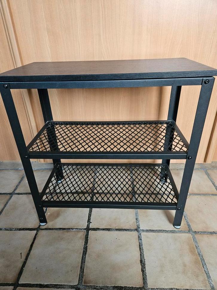 Zwart bijzettafeltje met 2 metalen planken, Huis en Inrichting, Woonaccessoires | Wandplanken en Boekenplanken, Zo goed als nieuw