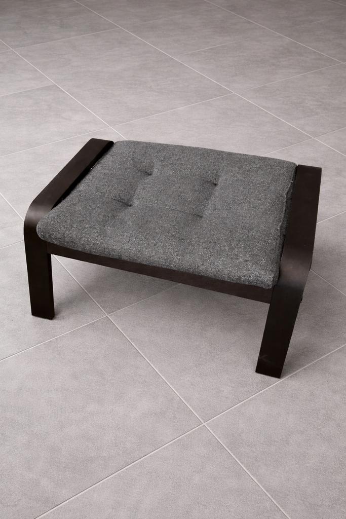 IKEA Poang voetenbank, Huis en Inrichting, Ophalen, Zo goed als nieuw, Rechthoekig, 50 tot 75 cm