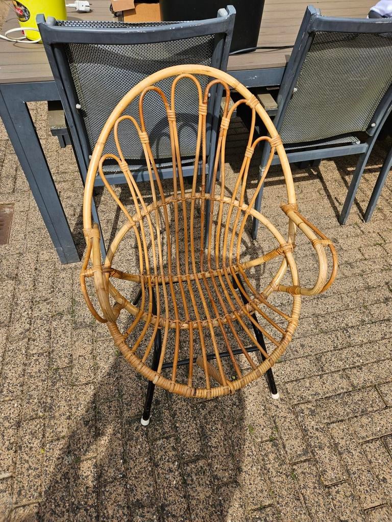 Rotan stoel met metalen poten, Ophalen of Verzenden