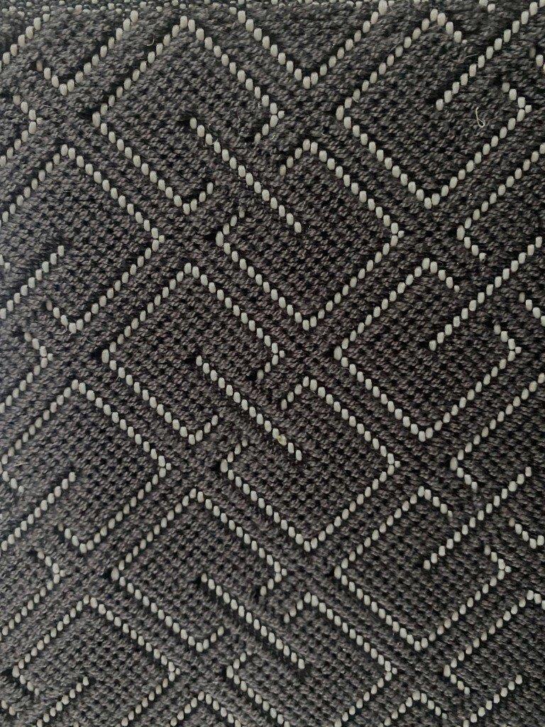 Kvadrat Sahco Grid 010; donkergrijs met patroon; meubelstof, 120 cm of meer, Ophalen of Verzenden, Katoen, Grijs