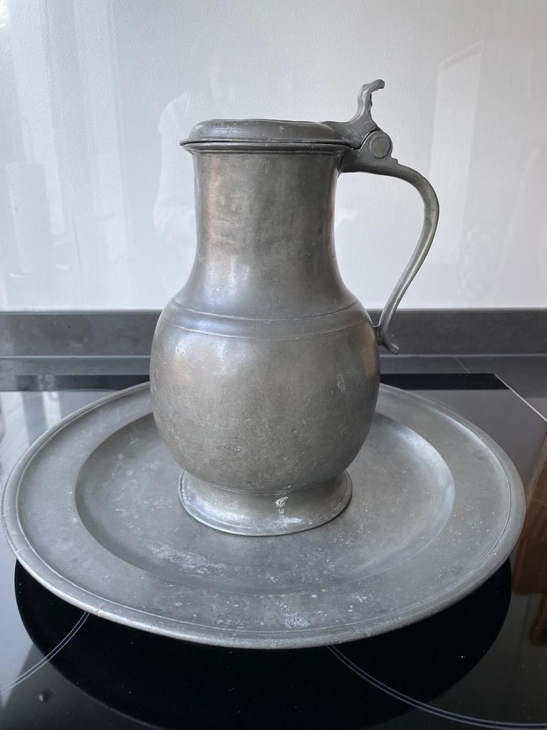 Antiek tinnen bord en klepkan, gemerkt, 18e eeuw, Ophalen