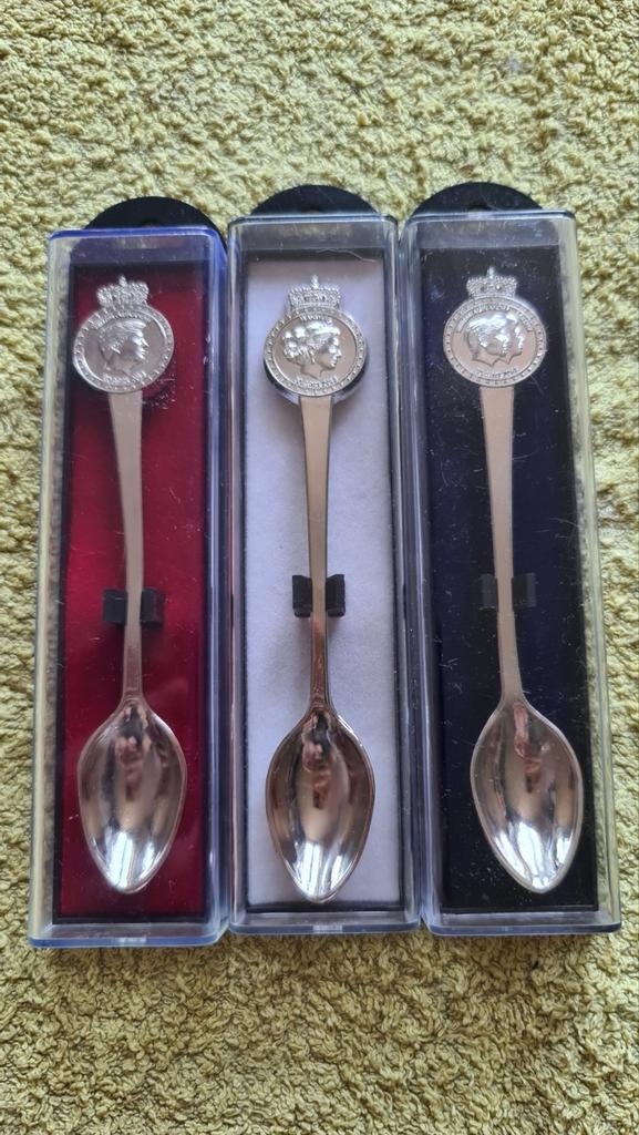 Set van 3 herinneringslepeltjes Inhuldiging Wi, Verzamelen, Koninklijk Huis en Royalty, Ophalen of Verzenden, Nieuw