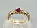 Gouden Vintage ring edelsteen robijn en diamant. 2026/157.
