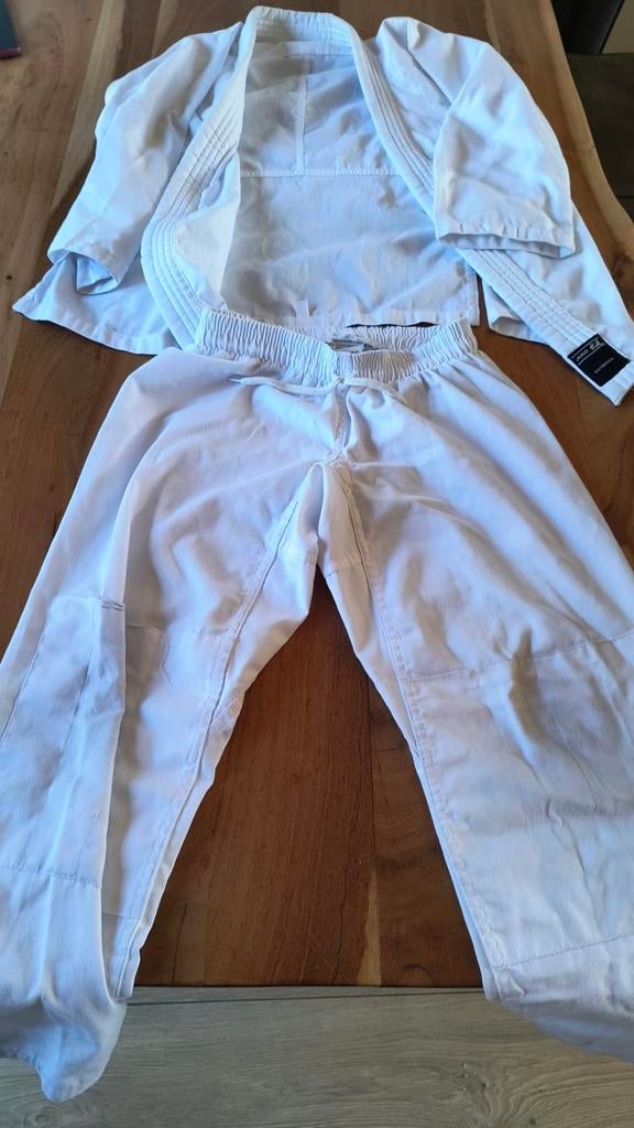 Judo pak Outshock maat 140 (zonder band), Maat XS of kleiner, Ophalen of Verzenden, Judo