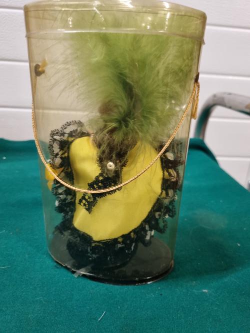 Pop vintage dansende vrouw in doos, Verzamelen, Poppen, Ophalen of Verzenden, 'T Olde Gre-j, Info@toldegrej.nl, Endepoelstraat 20f Didam