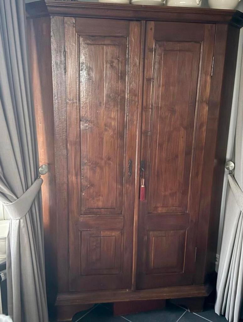 Antieke houten hoekkast met twee deuren, Ophalen