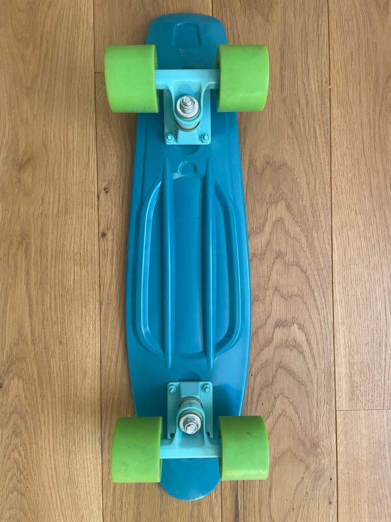 Baby Miller Skateboard - Blauw met Groene Wielen, Sport en Fitness, Ophalen, Zo goed als nieuw, Skateboard