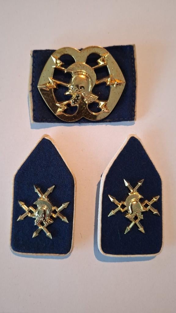 Baret emblemen & kraagspiegels 38, Ophalen of Verzenden, Landmacht, Nederland, Embleem of Badge