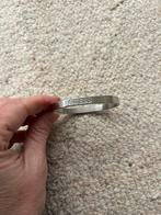 Guess slavenarmband met tekst, Sieraden, Tassen en Uiterlijk, Armbanden, Ophalen of Verzenden, Zo goed als nieuw, Zilver, Staal