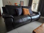 Donkerbruine leren bank ZSM OPHALEN, Huis en Inrichting, Banken | Bankstellen, Ophalen, Gebruikt, Tweepersoons, Rechte bank