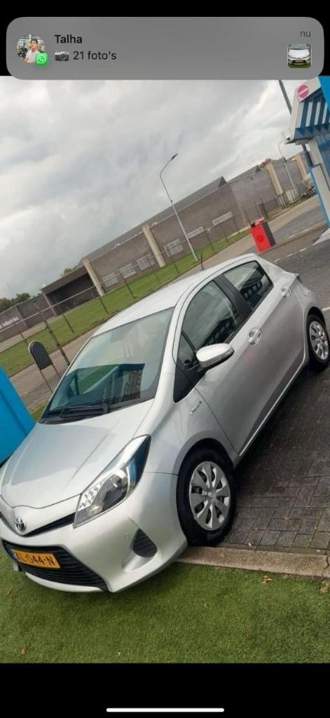 Toyota Yaris 1.5 Full Hybrid CVT 5DR 2013 Grijs, Auto's, Toyota, 1497 cc, 74 pk, 4 cilinders, 49 €/maand