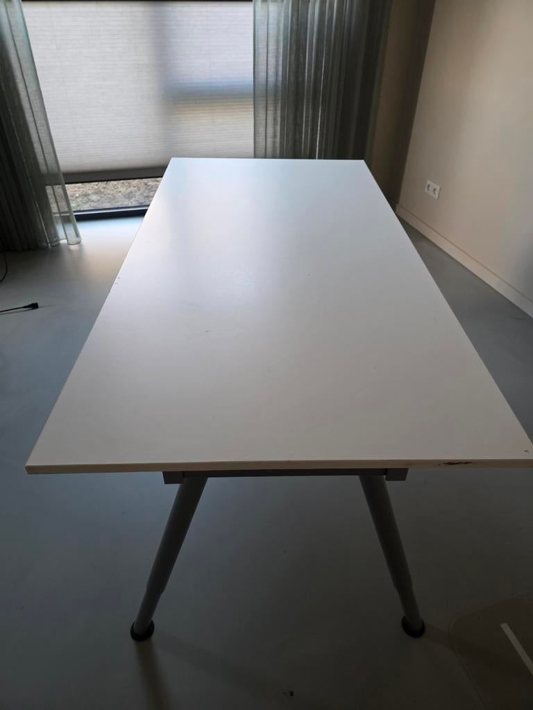 Ikea Thyge bureau, 160 x 80, in hoogte verstelbaar, Huis en Inrichting, Ophalen, In hoogte verstelbaar, Gebruikt