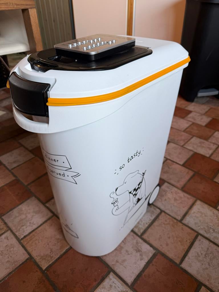 Curver voedselcontainer voerton voor honden, Dieren en Toebehoren, Honden-accessoires, Gebruikt, Ophalen