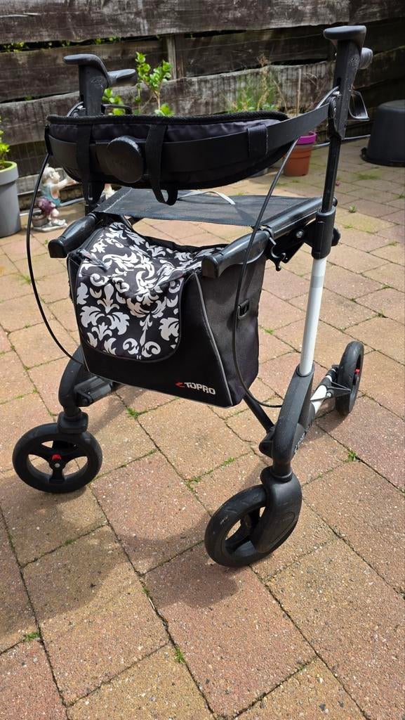 Te koop zeer nette en goede topro troja rollator maat M, Diversen, Ophalen