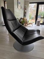 Artifort fauteuil F585 in zwart Ox leer, Ophalen, 100 tot 125 cm, Design, Leer