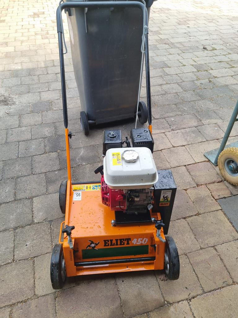 Te Huur professionele Verticuteermachine, Tuin en Terras, Verticuteermachines, Ophalen, Zo goed als nieuw, Benzine
