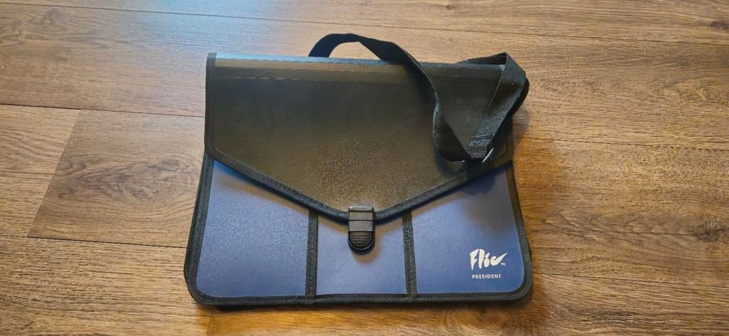 Twee stevige mappen met vakken en draag riem, Ophalen of Verzenden