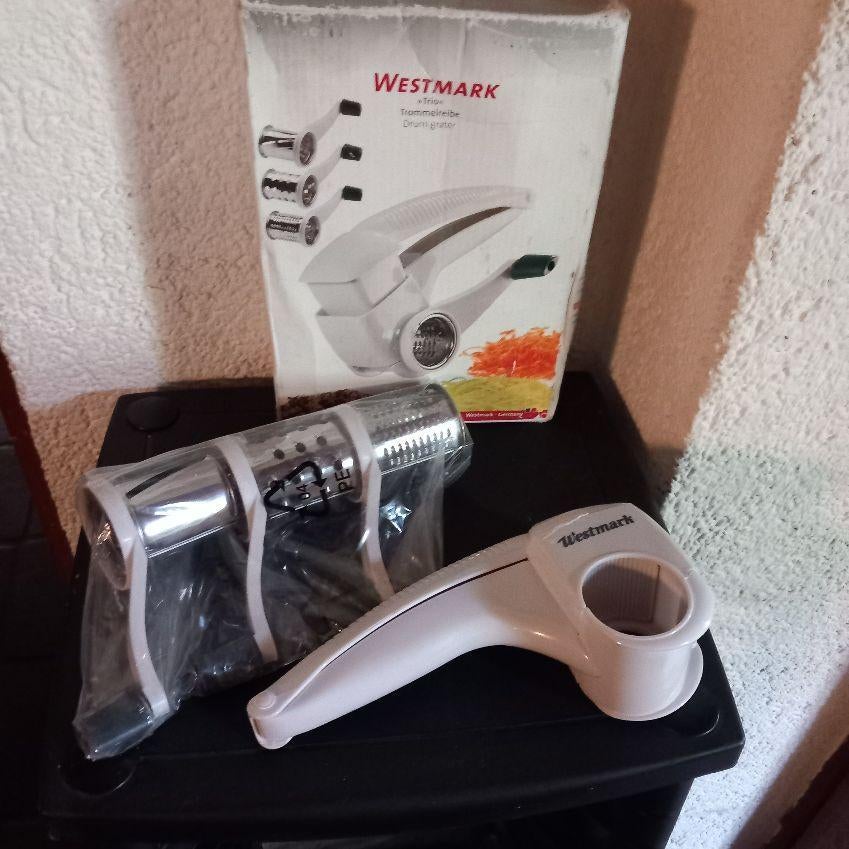 Westmark trommelrasp met 3 snijtrommels, Huis en Inrichting, Keuken | Keukenbenodigdheden, Nieuw, Ophalen of Verzenden