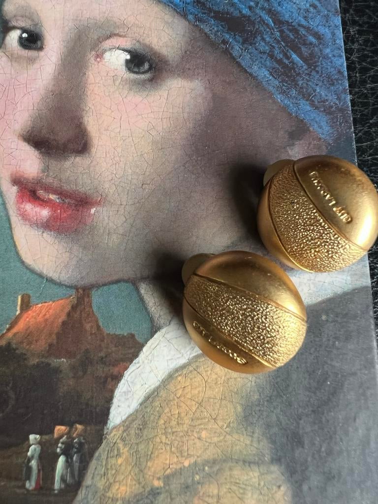 Gouden oorbellen Guy Lariche met structuur, Overige materialen, Gebruikt, Verzenden, Knopjes of Stekers