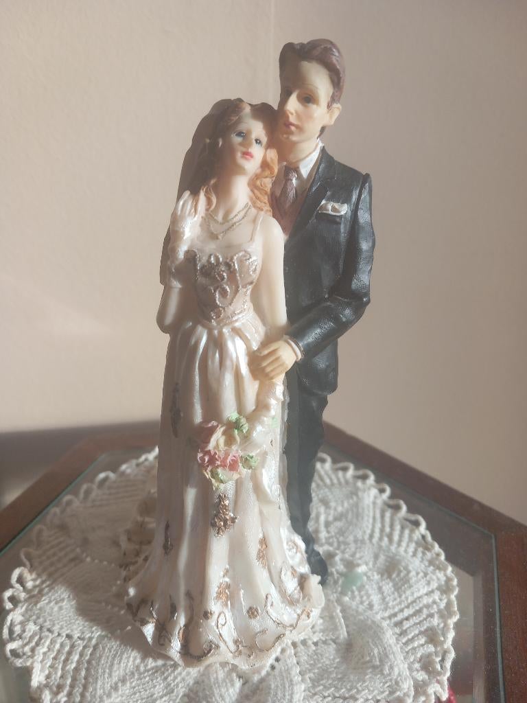 beeldje van een bruidspaar, Verzamelen, Beelden en Beeldjes, Ophalen of Verzenden, Zo goed als nieuw, Mens