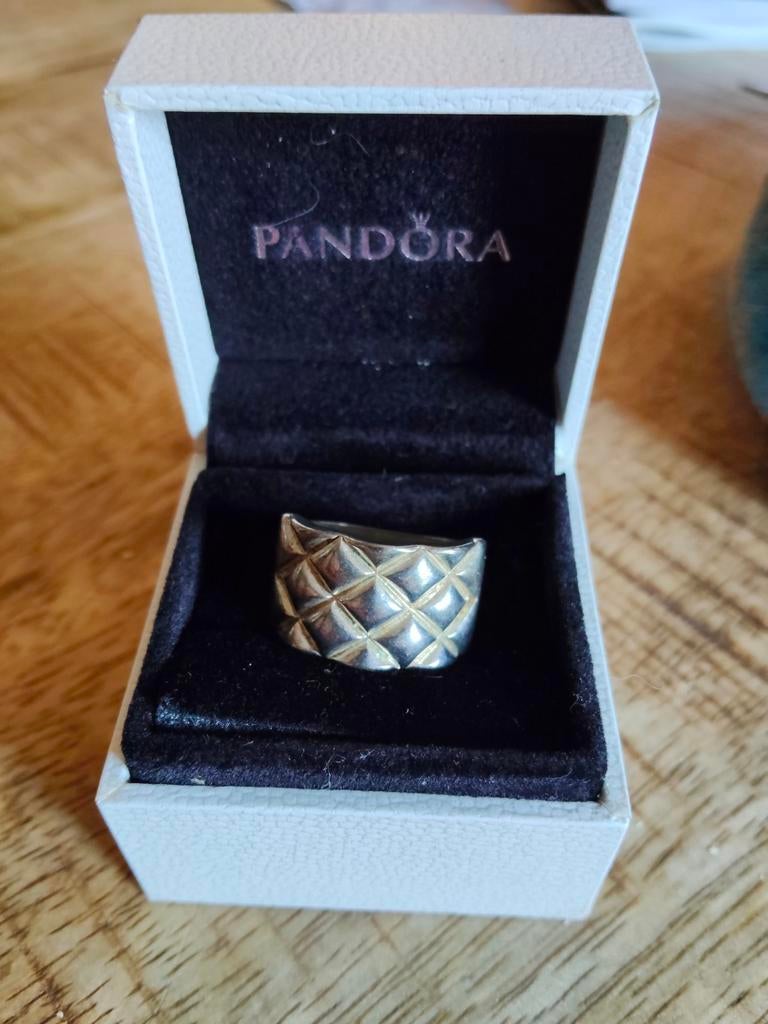 Pandora ring met ruitpatroon en doosje, 18 tot 19, Ophalen of Verzenden, Zo goed als nieuw, Dame