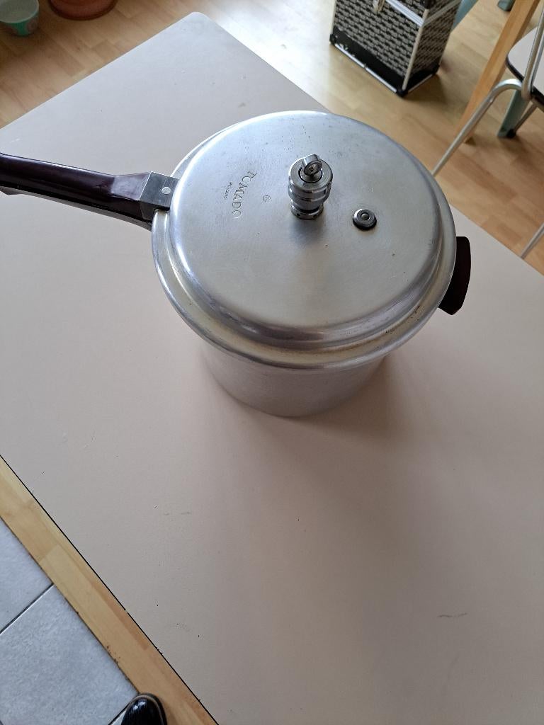 Te koop i.g.st Snelkookpan, Ophalen, Gebruikt, Overige materialen, Pot, Bus of Blik