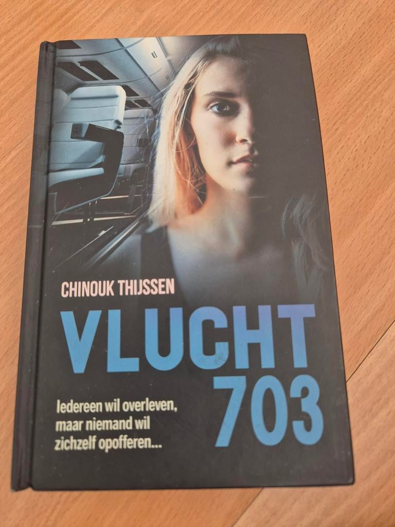 Vlucht 703 - Chinouk Thijssen, Boeken, Ophalen of Verzenden