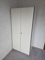 Twee witte kasten met legplanken en hangruimte, Ophalen, Met deur(en), Gebruikt, 50 tot 100 cm