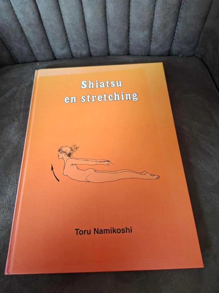 Shiatsu en Stretching - Toru Namikoshi, Boeken, Ophalen of Verzenden, Gelezen, Gezondheid en Conditie, Toru Namikoshi