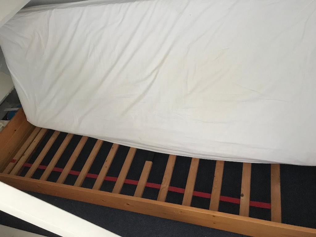 Grenen houten bed met matras   200 x 80, Ophalen, Gebruikt, Eenpersoons, Bruin