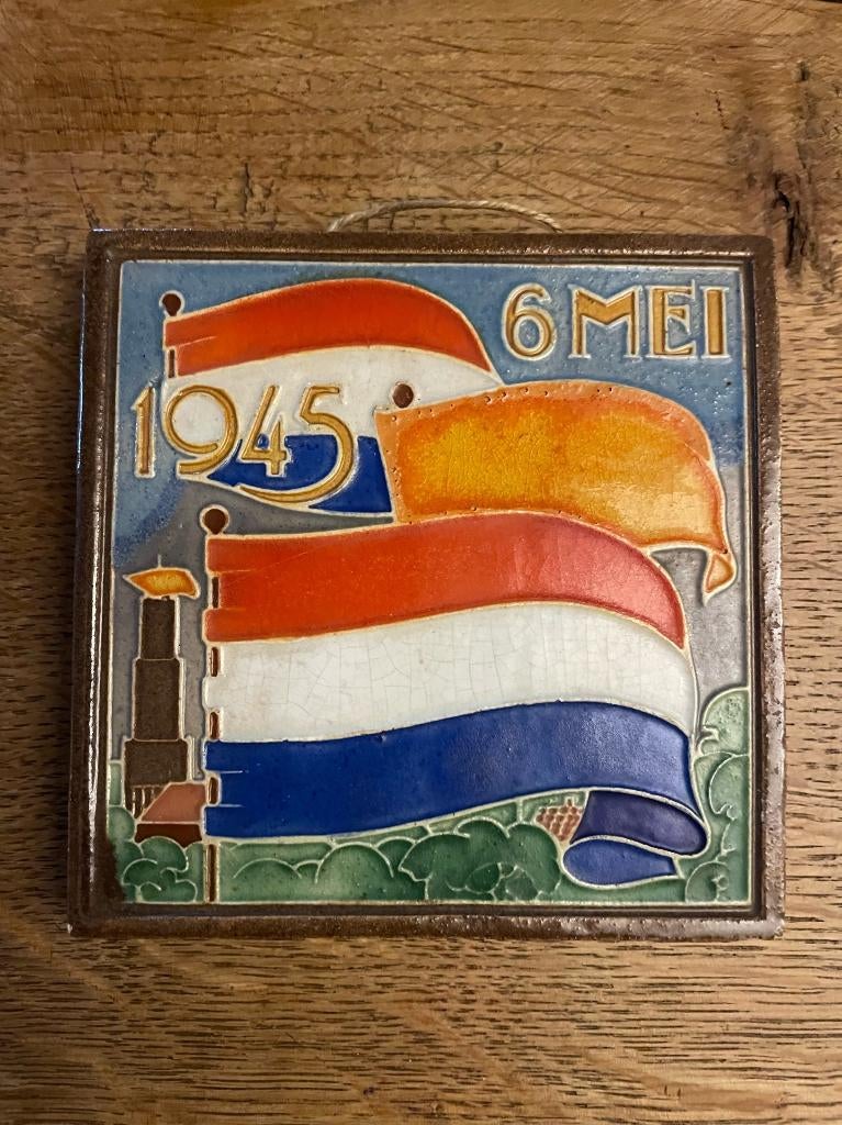 Westraven Cloisonne tegel/gedenktegel 6 mei 1945, Antiek en Kunst, Ophalen of Verzenden
