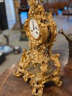 Antieke vuurvergulde bronzen pendule. €495.  41 cm breed, Antiek en Kunst, Ophalen