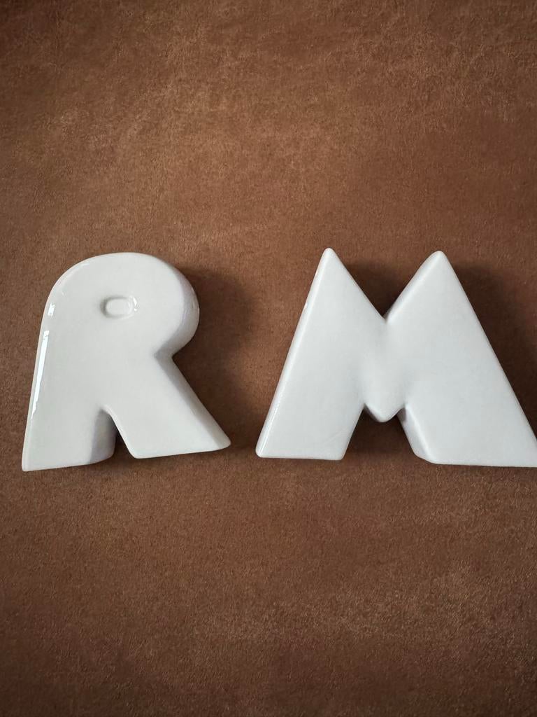 Riviera Maison Peper- en Zoutstel "RM" - Wit Keramiek, Overige typen, Nieuw, Ophalen of Verzenden, Steen/keramiek