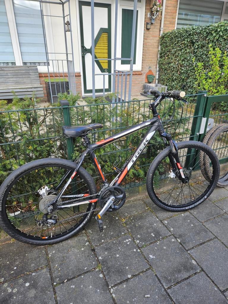 Mooi trek mountenbaike, Fietsen en Brommers, Fietsen | Mountainbikes en ATB, Fully, Ophalen, Trek