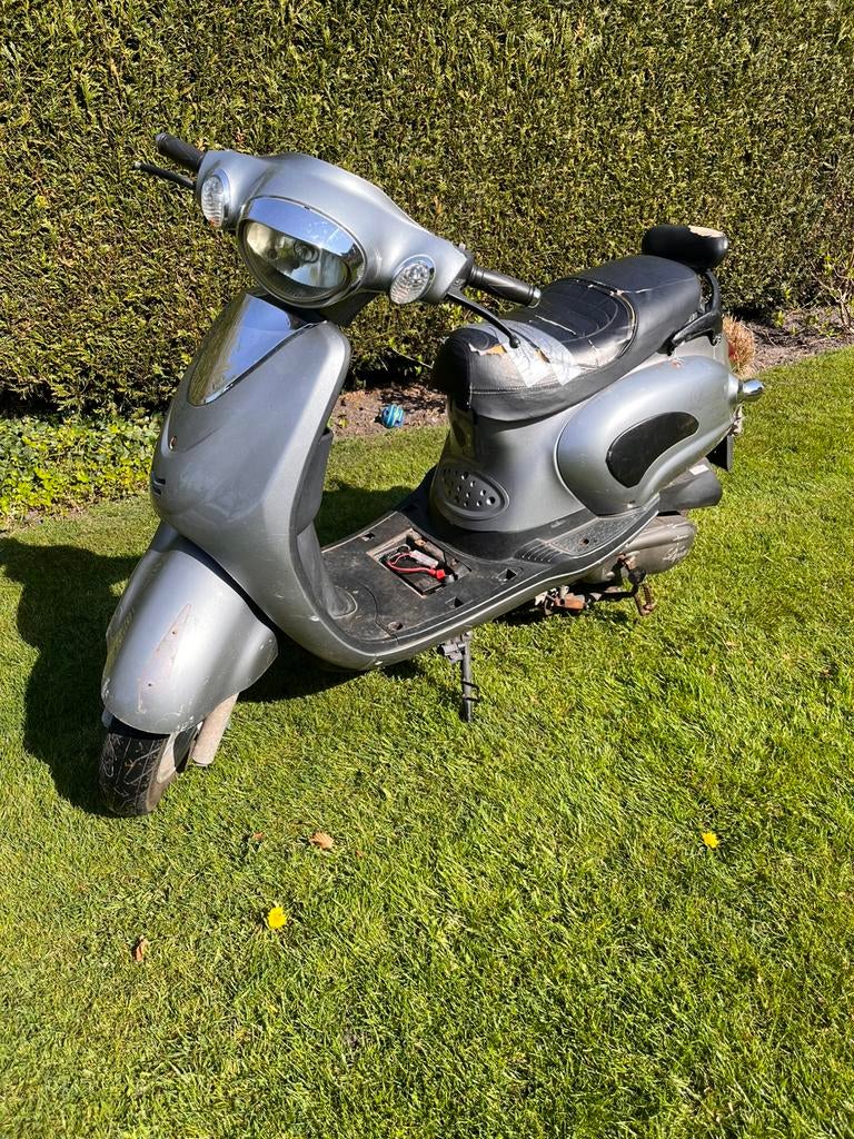 Scooter defect met blauw kenteken (jiajeu), Fietsen en Brommers, Ophalen, Zo goed als nieuw, Elektrisch, Overige merken
