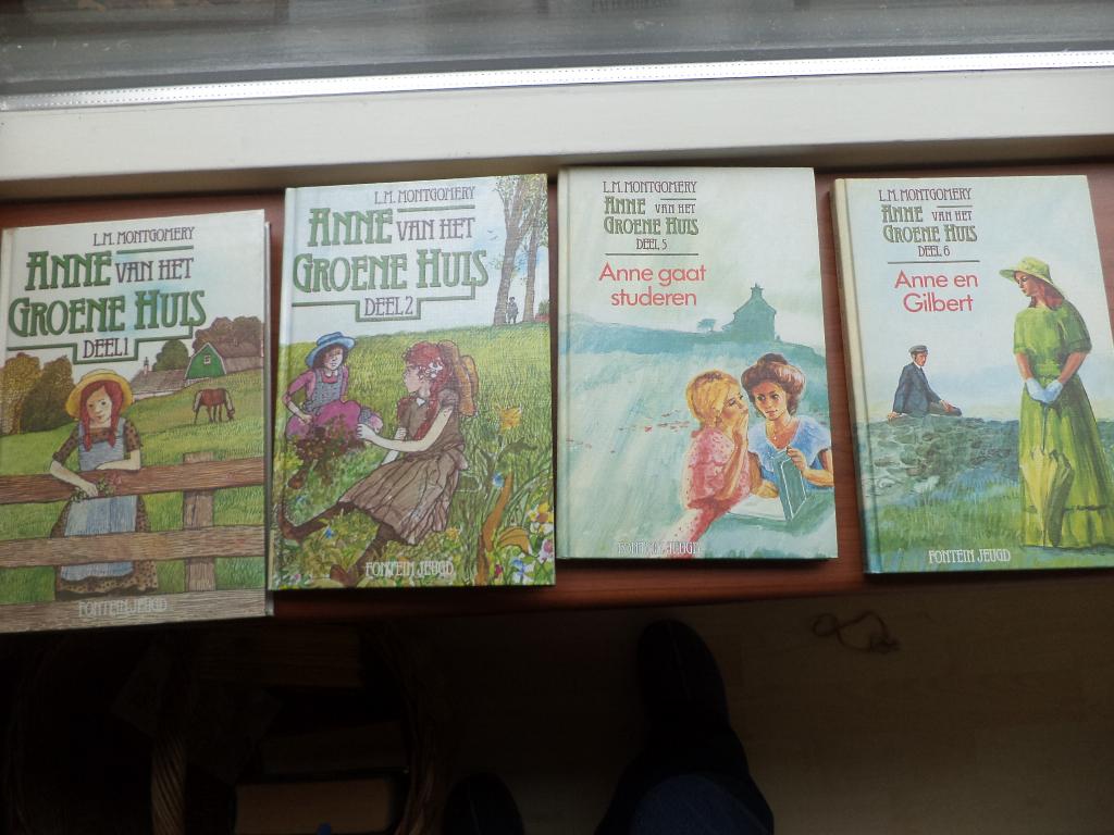 LM Montgomery, Anne van het Groene Huis, dl 1, 2, 3, 5 en 6, Boeken, Ophalen of Verzenden, Zo goed als nieuw
