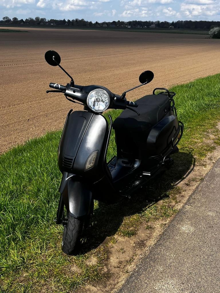 Mooie AGM VXL50cc, Ophalen, Zo goed als nieuw