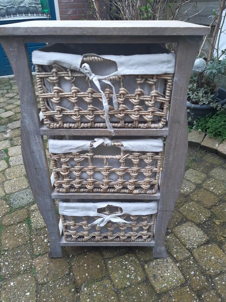 Leuk houten/rotan ladenkastje met 3 lades, Huis en Inrichting, Kasten | Ladekasten, Ophalen, Minder dan 50 cm, Gebruikt, Overige materialen